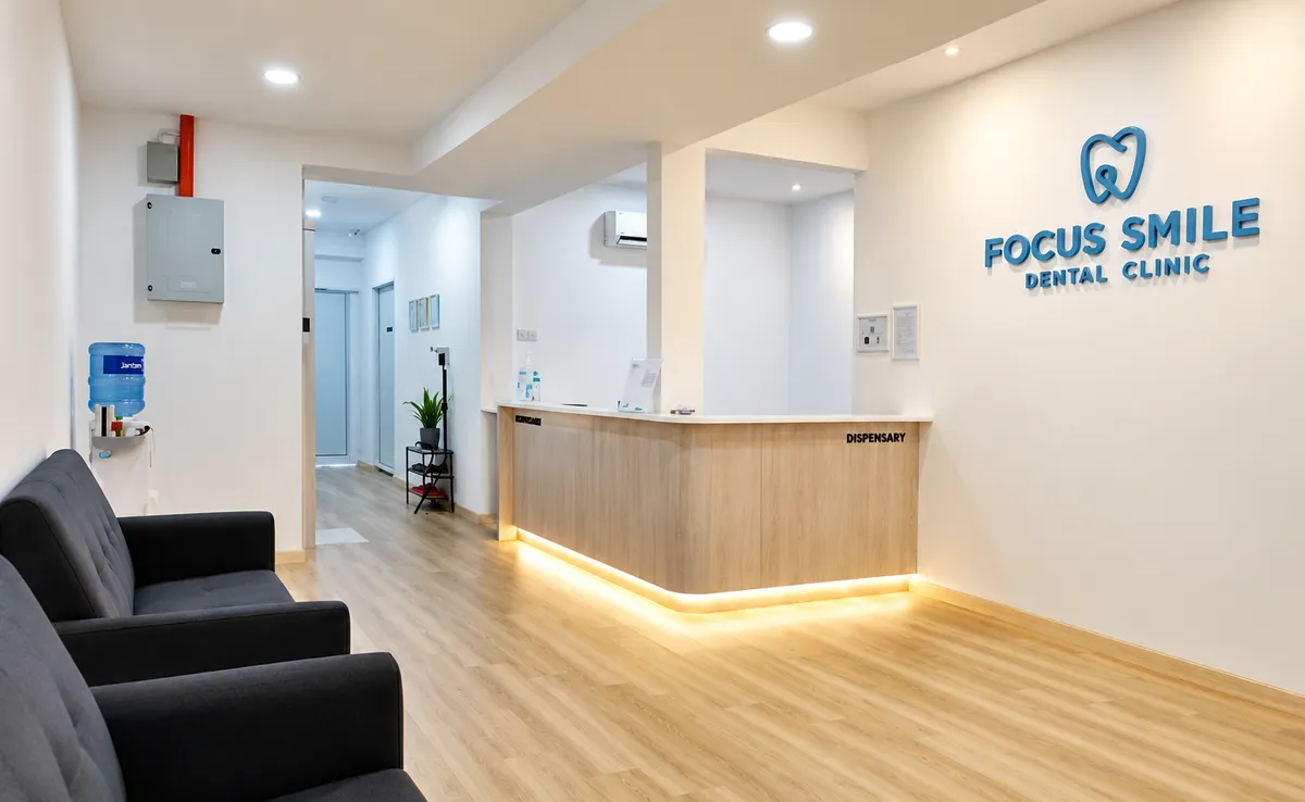 Focus Smile Dental 接待处与候诊座椅